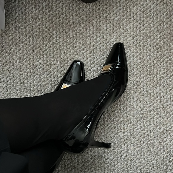 Chic and mighty black patent leather, Ferragamo heels, wow!